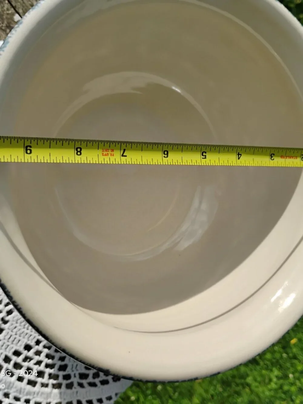 Home and Garden Party large stoneware mixing bowl rustic apple pattern July 2000